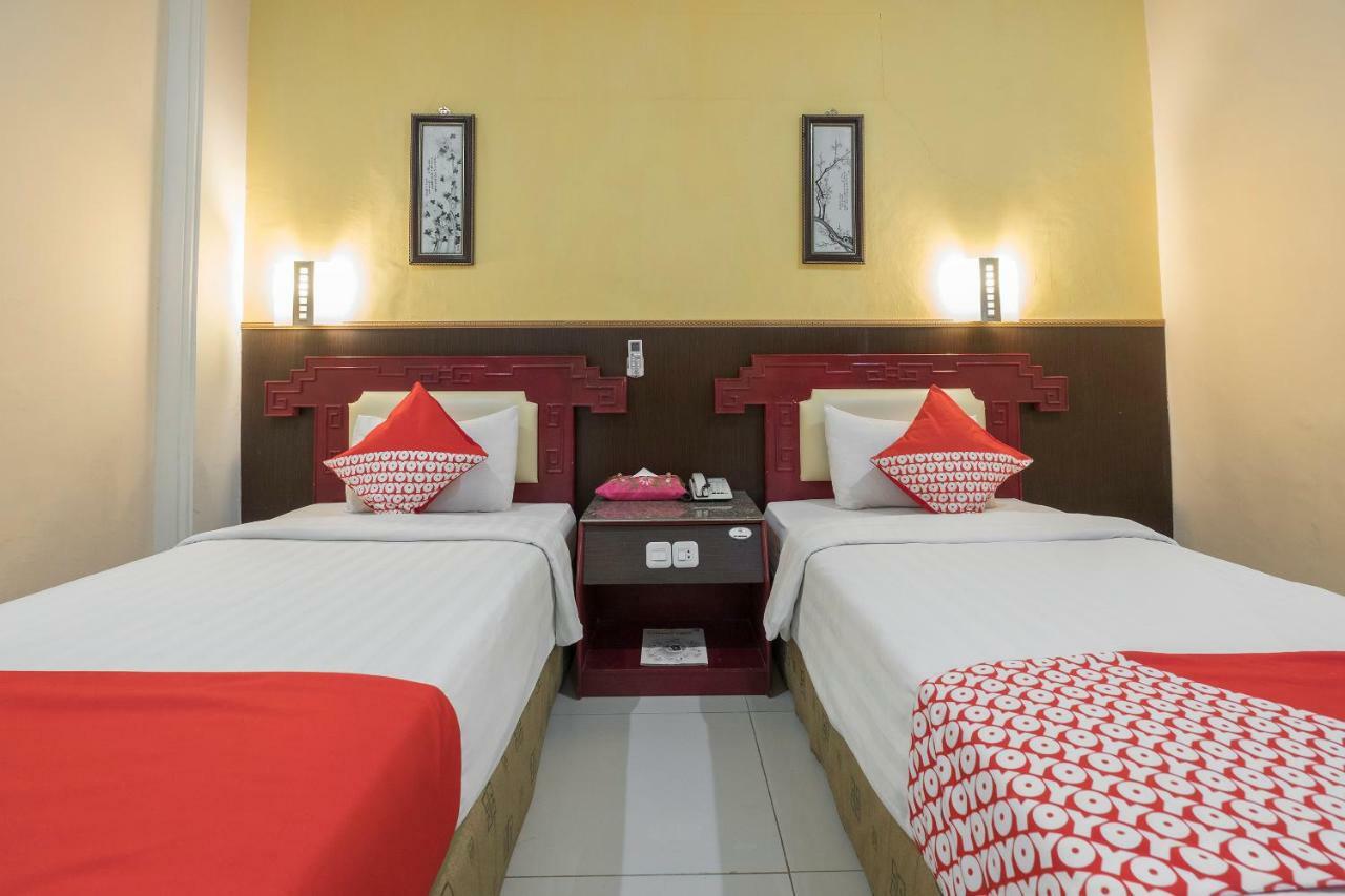 Oyo 821 Hotel Dinasti Макасар Екстериор снимка