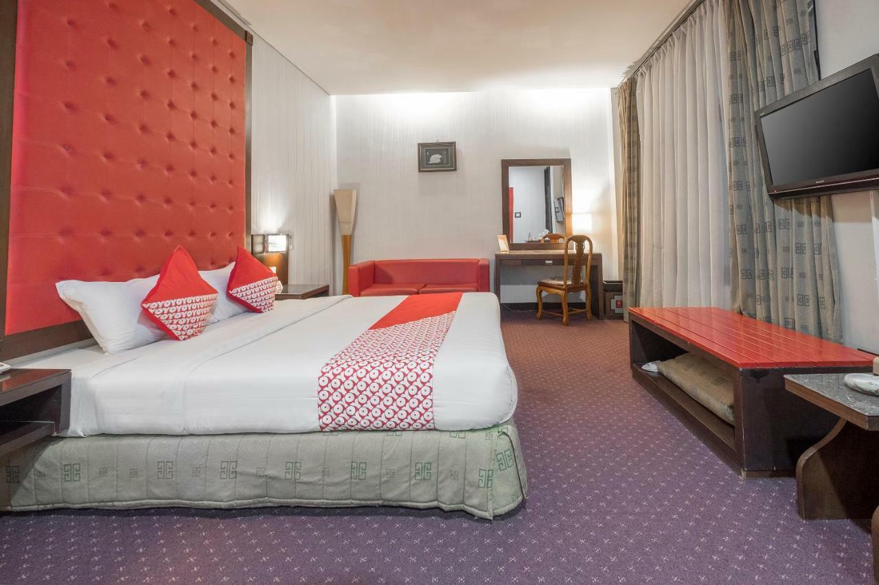 Oyo 821 Hotel Dinasti Макасар Екстериор снимка