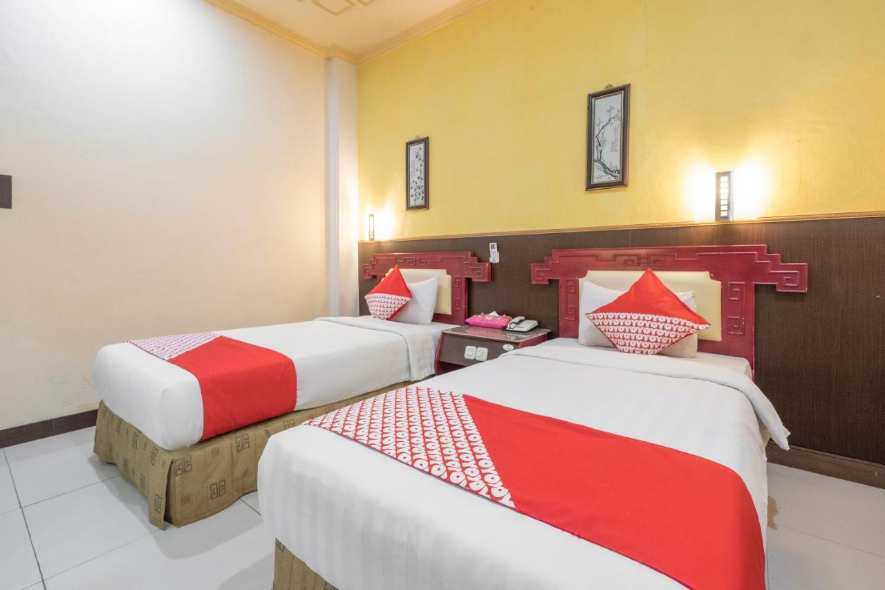 Oyo 821 Hotel Dinasti Макасар Екстериор снимка