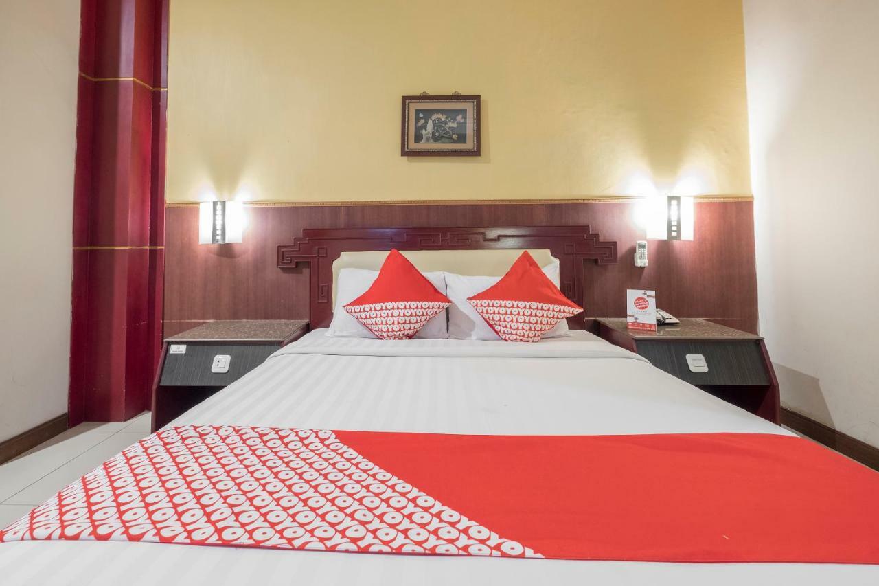 Oyo 821 Hotel Dinasti Макасар Екстериор снимка
