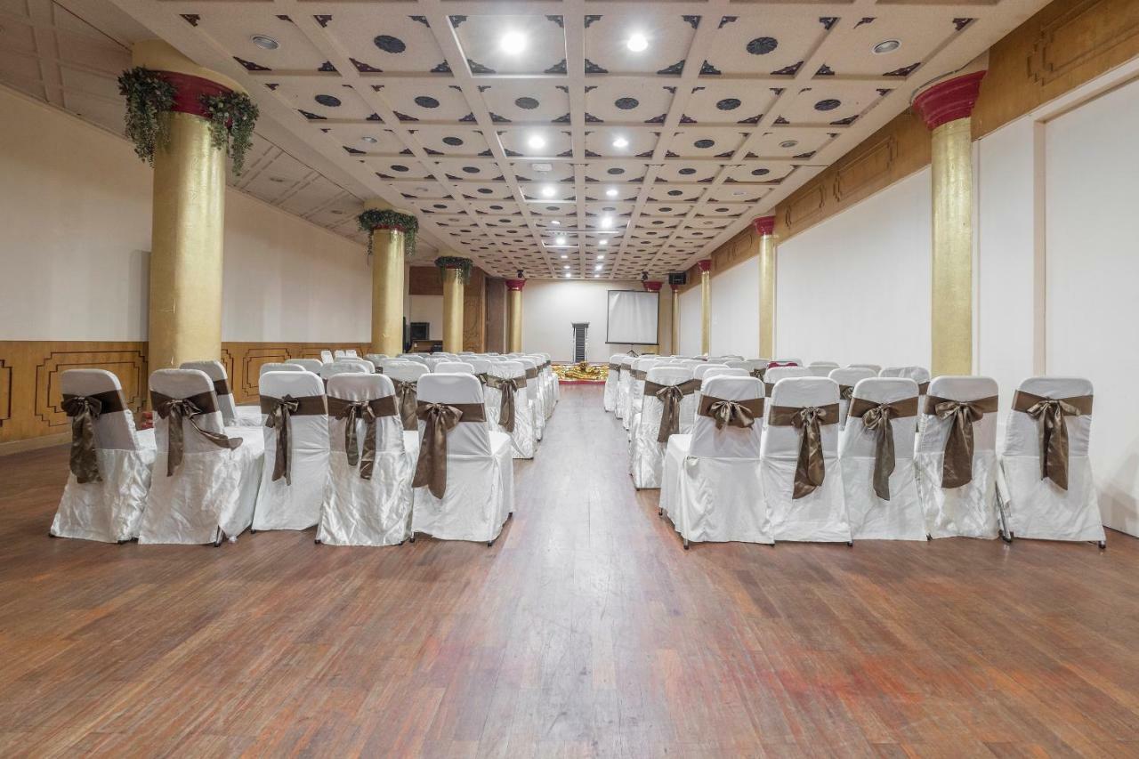 Oyo 821 Hotel Dinasti Макасар Екстериор снимка