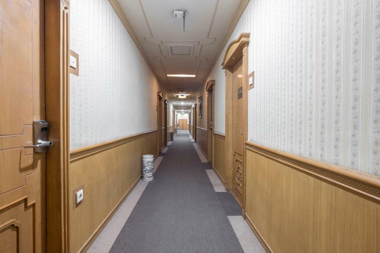 Oyo 821 Hotel Dinasti Макасар Екстериор снимка