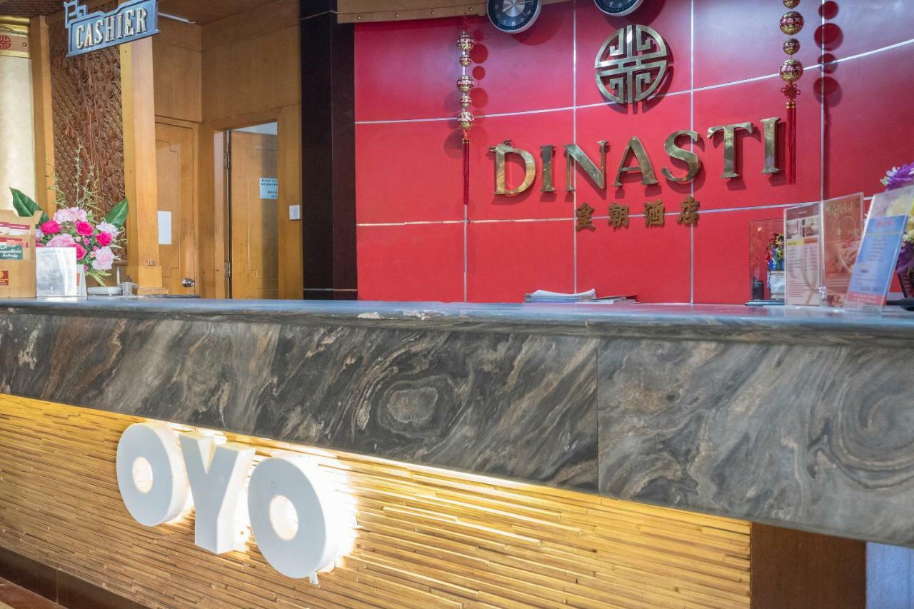 Oyo 821 Hotel Dinasti Макасар Екстериор снимка