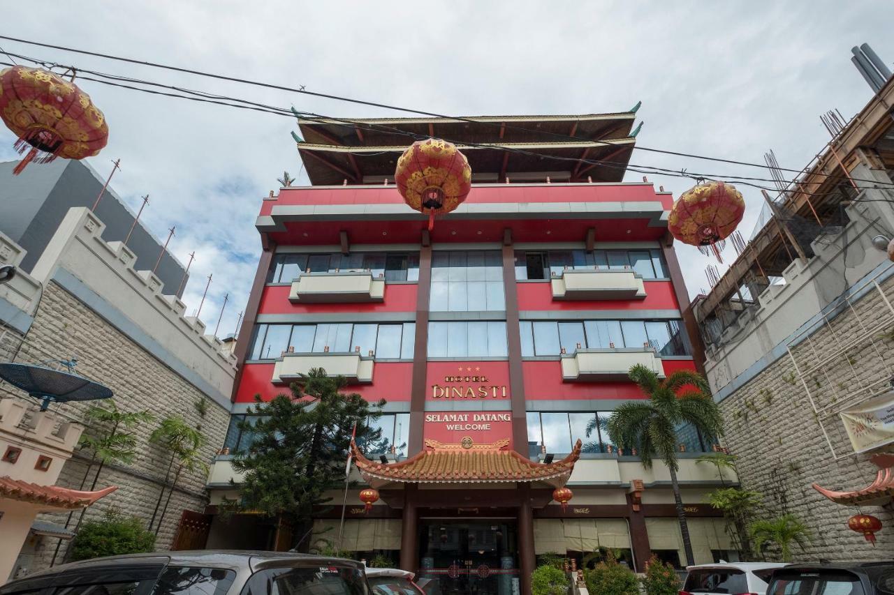 Oyo 821 Hotel Dinasti Макасар Екстериор снимка